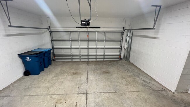 Building Photo - BEAUTIFUL 3 Bedroom, 2 Bathroom Home in Palm Bay!!