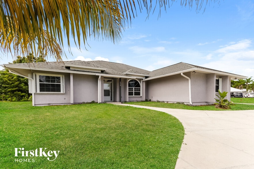 Building Photo - 2050 SE Elmhurst Rd