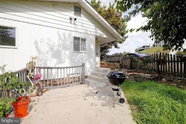 Building Photo - 7523 B St