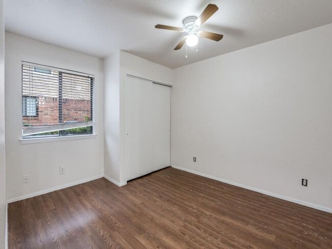 Building Photo - Newly Renovated Two Bedroom Condo in Carrollton!