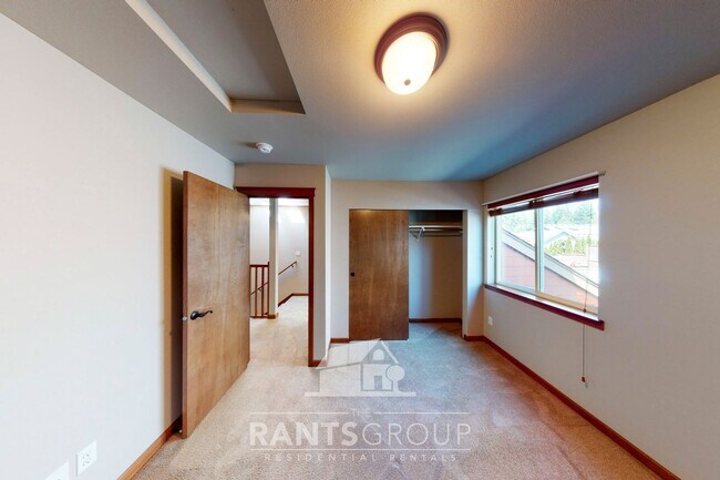 Building Photo - Beautiful Home in Hawks Prairie