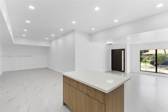 Building Photo - 2149 NW 85th Ln