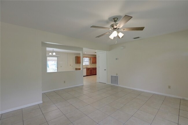 Building Photo - 950 Landsdowne Dr