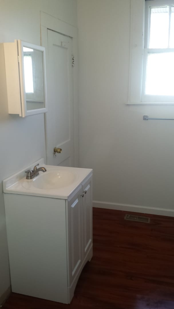Building Photo - Two Bedroom One Bath Newly Renovated Charleston Home