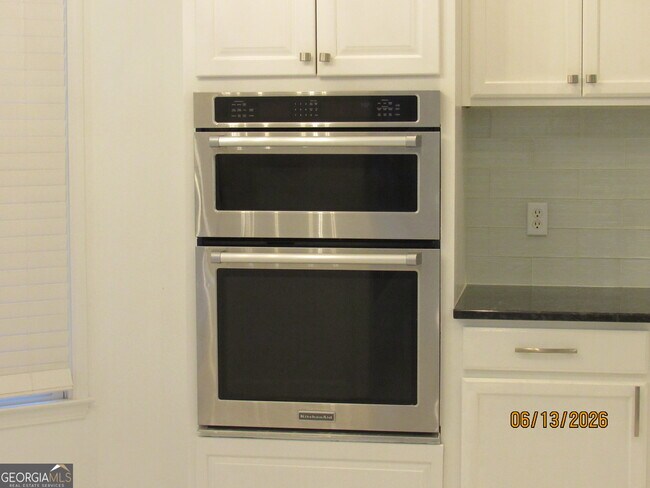 Building Photo - 115 Sutton Ct