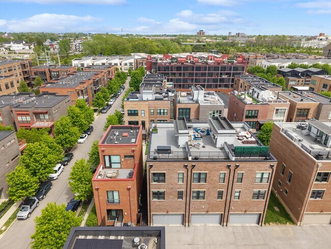 Building Photo - 293 Auden Ave