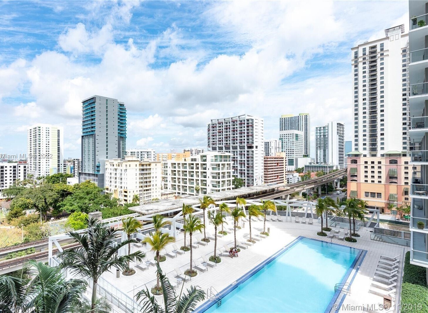 Building Photo - 1111 SW 1st Ave