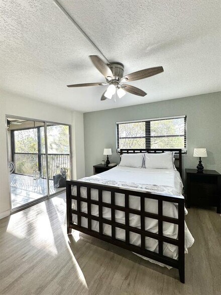 Building Photo - 2208 S Cypress Bend Dr