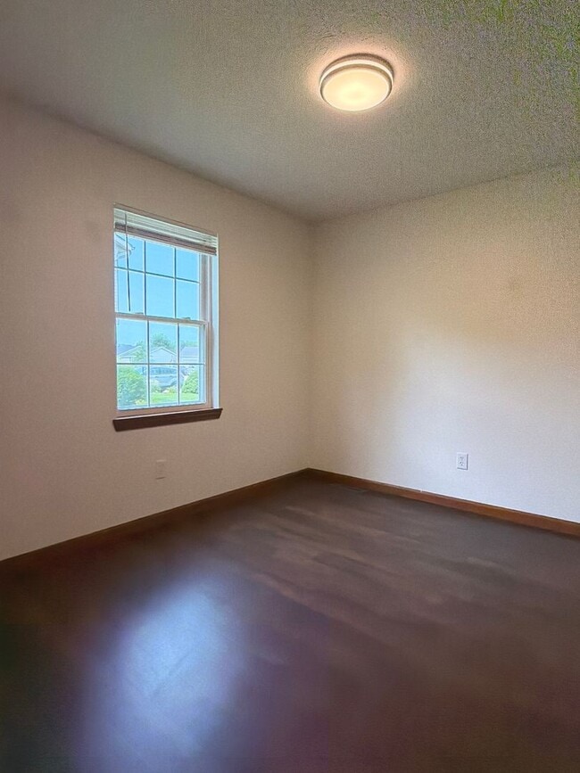 Building Photo - 819 Colonial Manor Dr