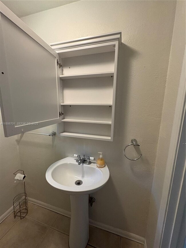 Building Photo - 830 S Beach St