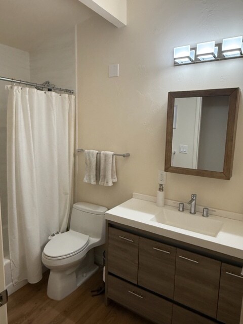 Bath - 4225 Bannock Ave