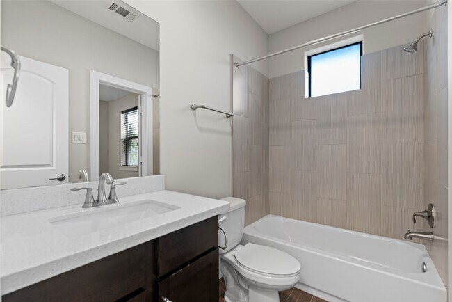 Building Photo - 1420 Wilson St