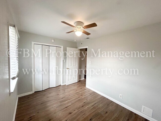 Building Photo - 330 W College St