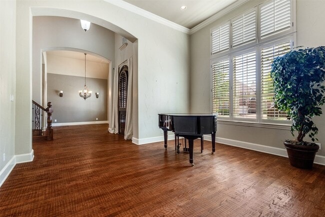 Building Photo - 901 Sandy Trail