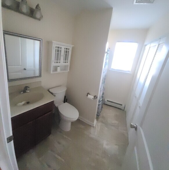 Building Photo - 213 Sheridan Ave