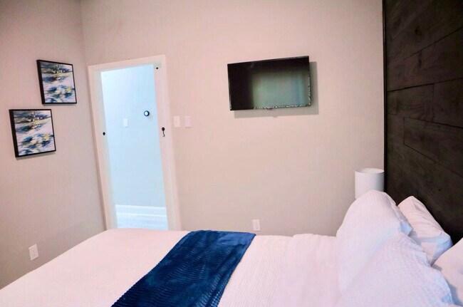 Building Photo - 1927 Louisiana Ave