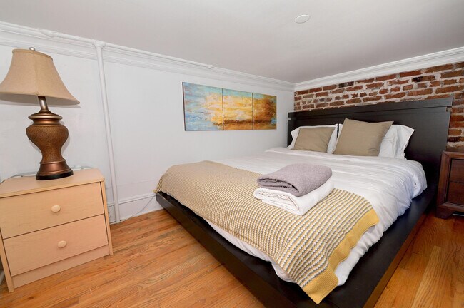 Building Photo - 653 11th Ave