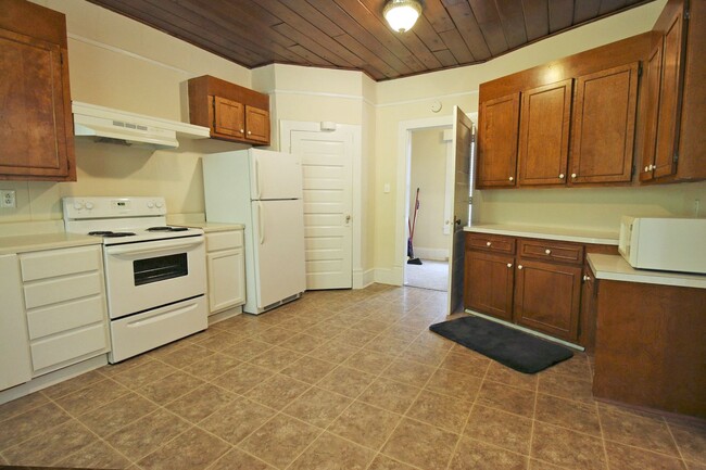 Building Photo - 2025 PRE-LEASING - 1 Bedroom, 1 Bath - Old...