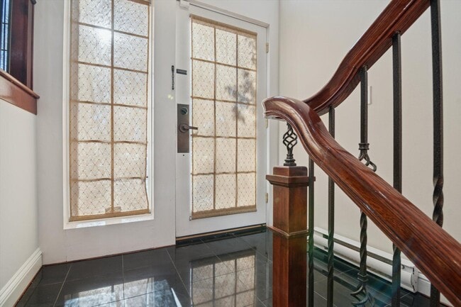 Building Photo - 934 W Huron St