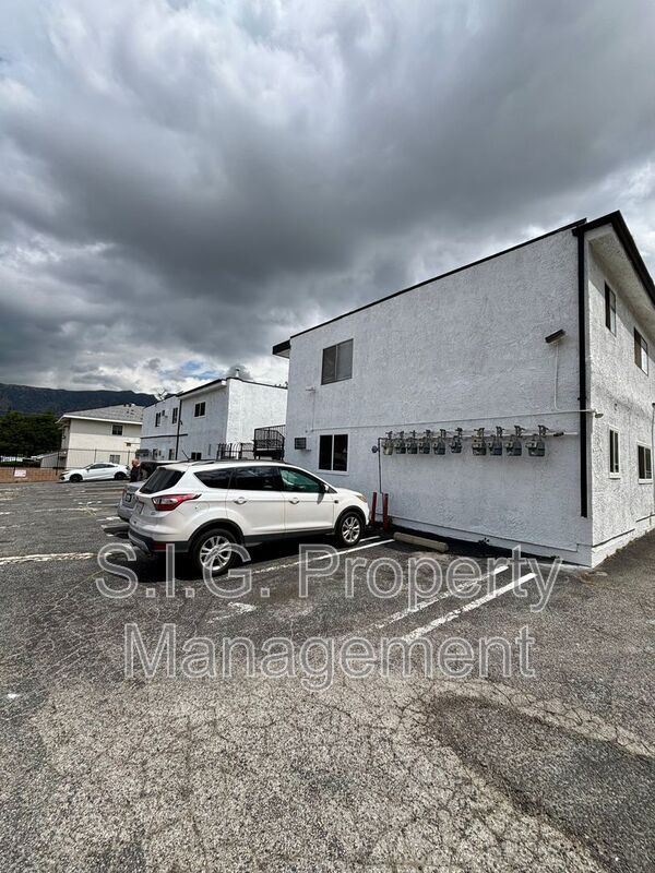 Building Photo - 10635 Sherman Grove Ave
