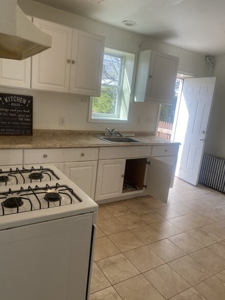 Building Photo - 27 Oakwood Ln