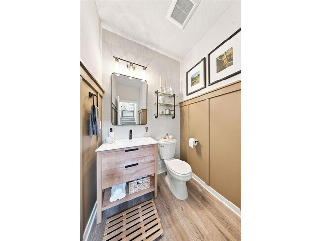 Building Photo - 2217 Gateway Curv