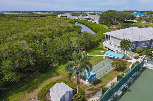 Building Photo - 513 Woodstork Cir
