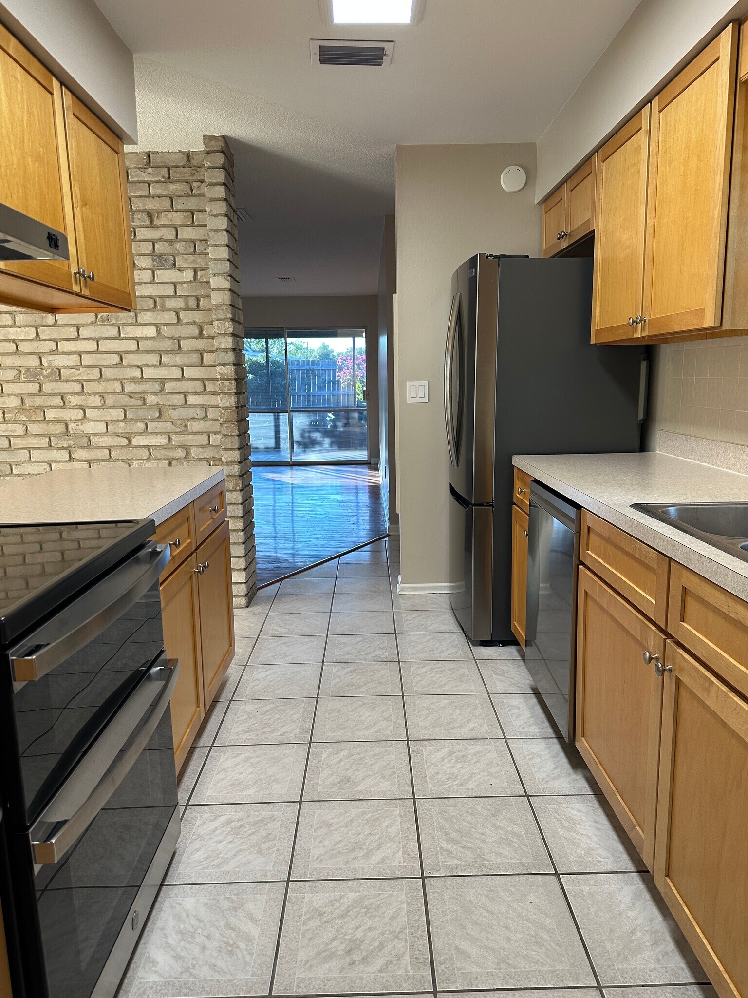 Building Photo - 6524 Voltaire Dr