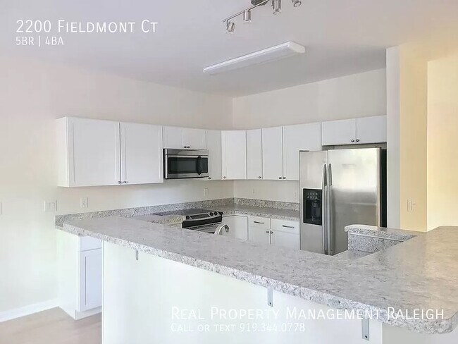 Building Photo - Room in House on Fieldmont Ct