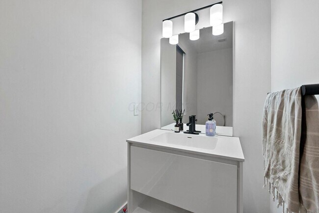 Building Photo - 236 Neruda Ave