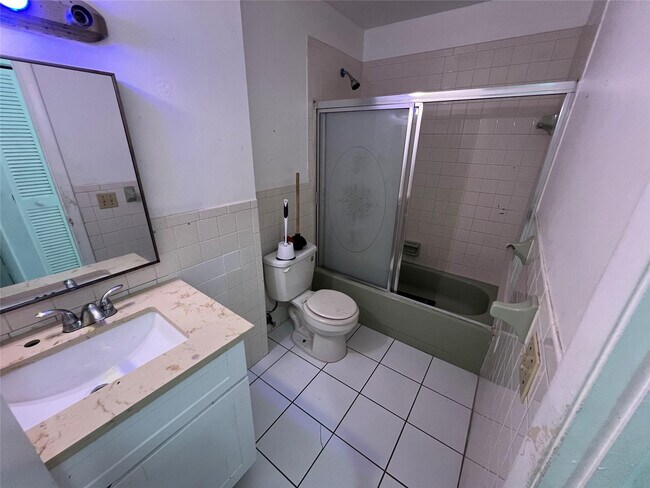 Building Photo - 230 SW 1st St