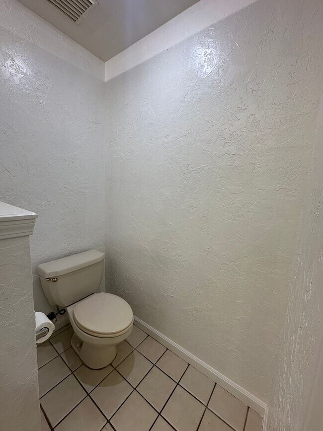 Building Photo - Entertainer delight rental home located in ''The Lakes'' subdivision coming soon!