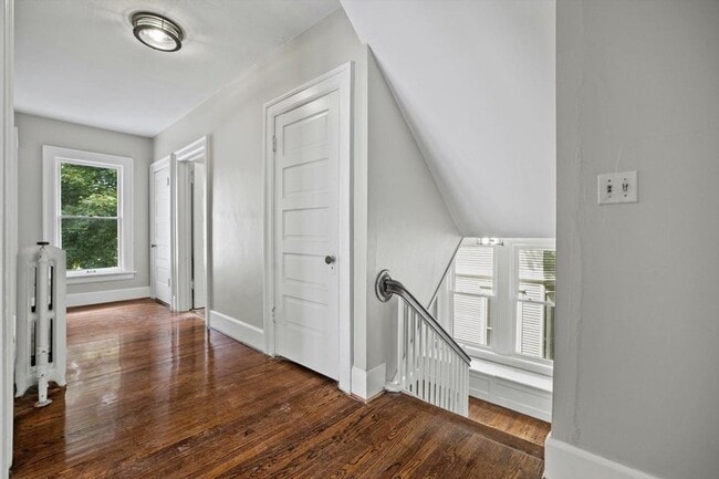 Building Photo - Updated 4 Bedroom Victorian on College Ave