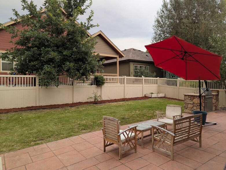Building Photo - 1326 Bluemoon Dr