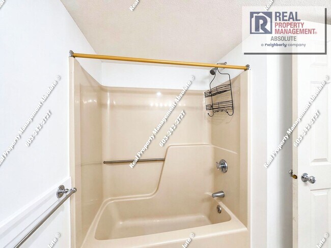Building Photo - Spacious 2BR/2BA Condo with Garage, Balcony, Pool & Mine Falls Access