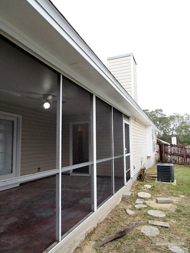 Building Photo - 2025 Cambridge Cir
