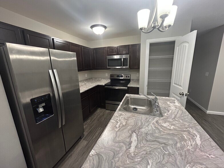 Building Photo - 205 Almond Tree Dr