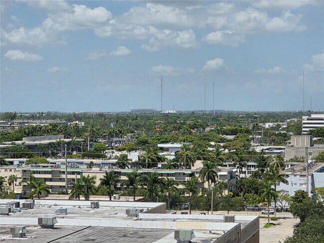 Building Photo - 1745 E Hallandale Beach Blvd
