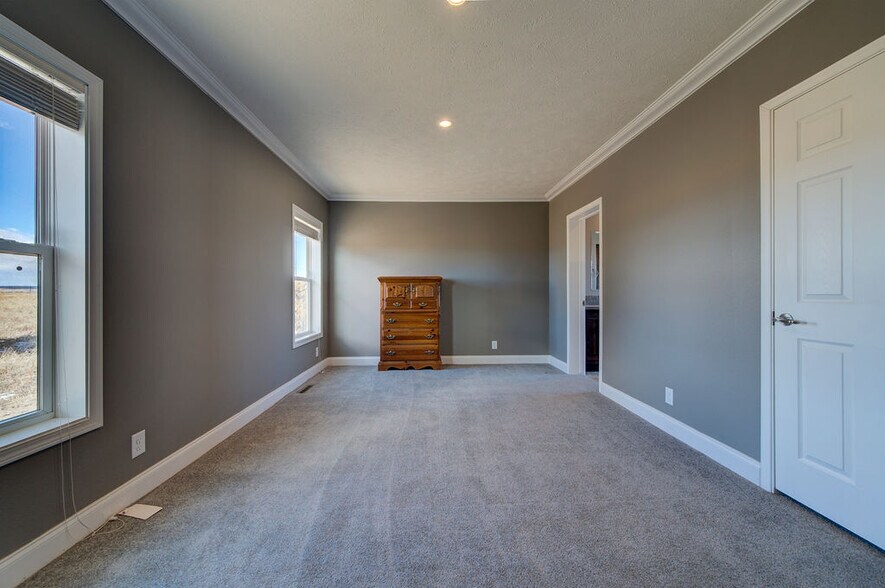 Building Photo - 13380 Log Rd