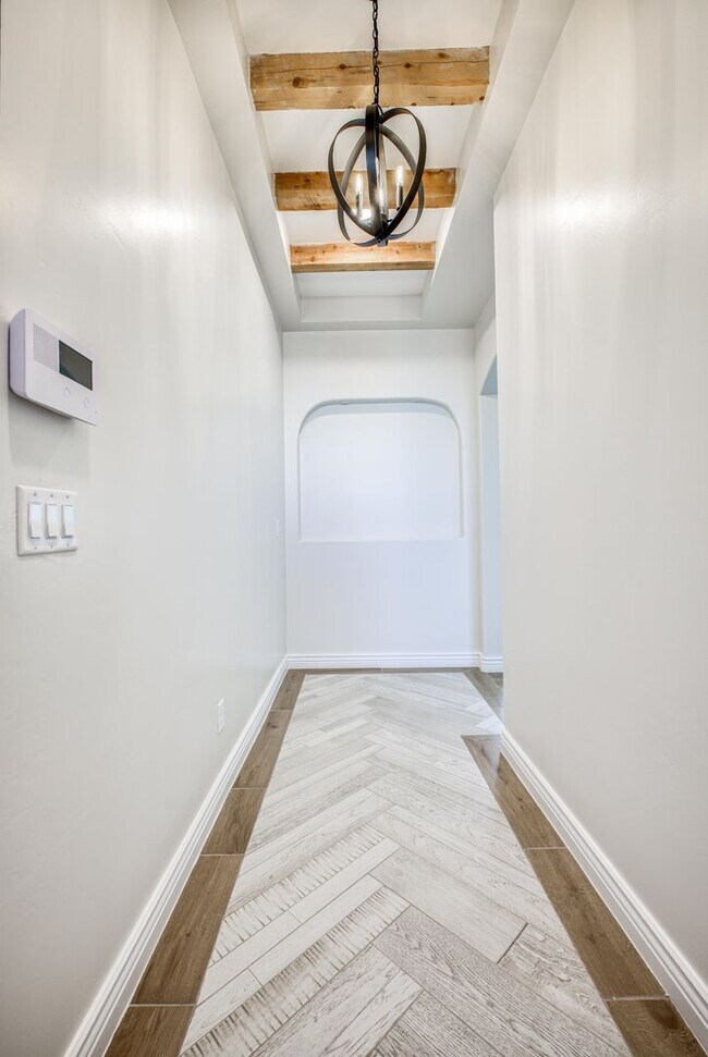 Building Photo - Beautiful East side House 4 bed-2.5 baths, part of The Overlook Casa Club that includes Swimming ...