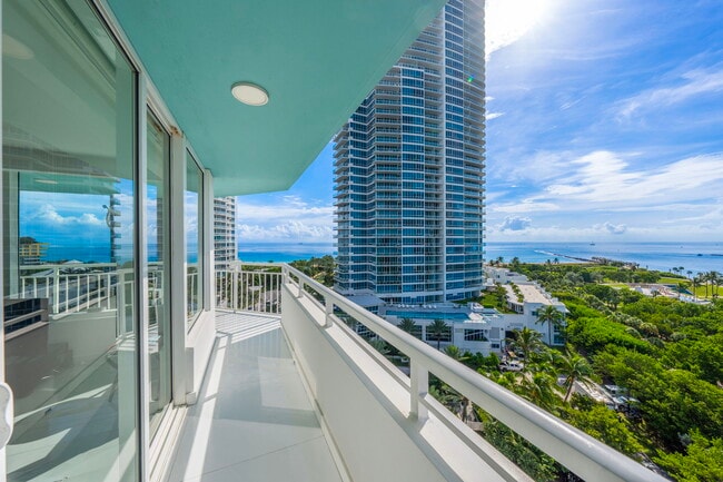 Building Photo - 400 South Pointe Dr