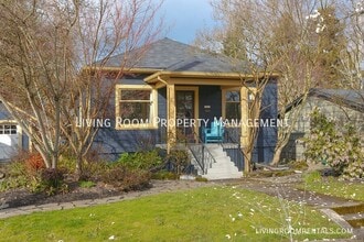 Building Photo - 1927 SE Spokane St