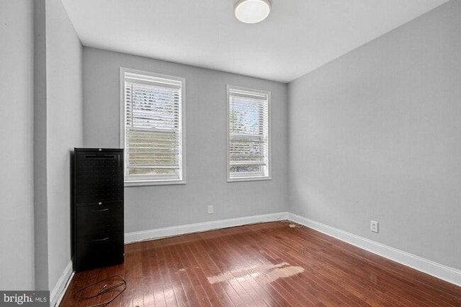 Building Photo - 2319 E Somerset St