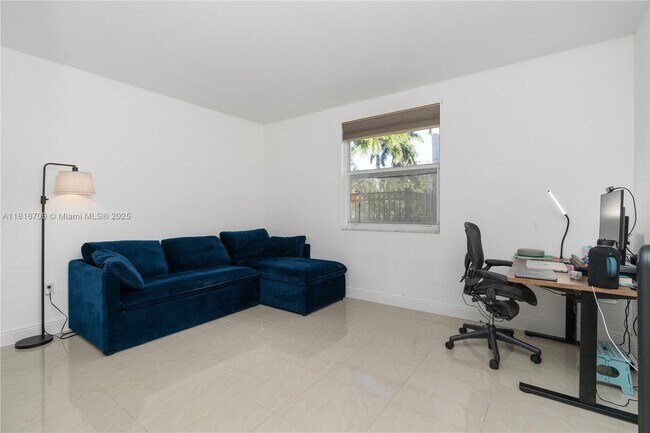 Building Photo - 17125 N Bay Rd