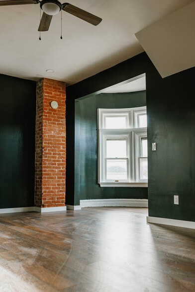 Building Photo - 503 Church St