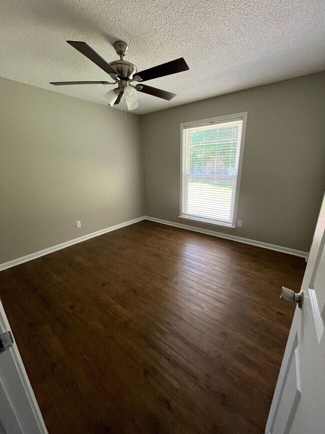 Building Photo - 198 Wendwood Dr