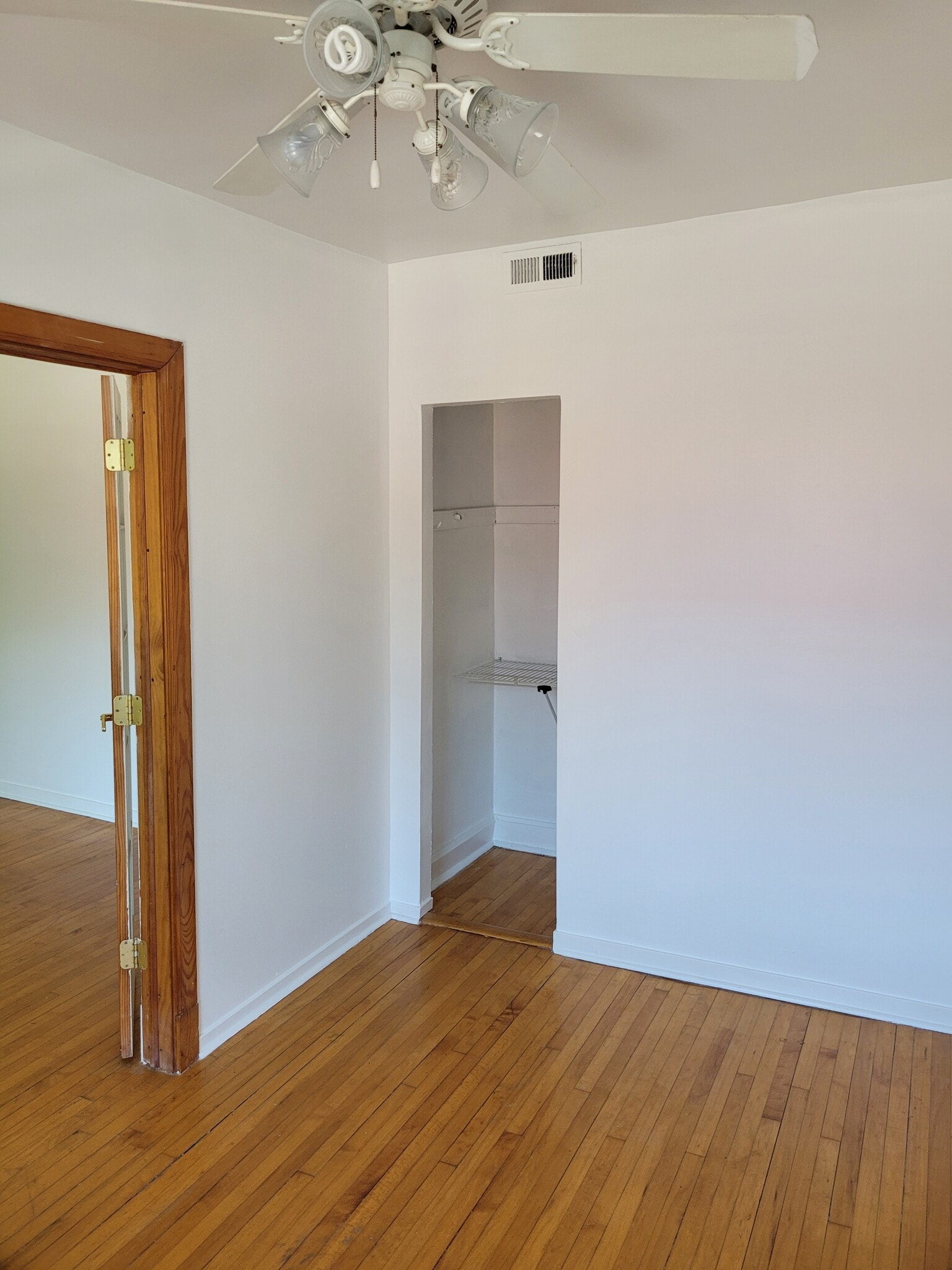 Building Photo - 2255 W Fullerton Ave