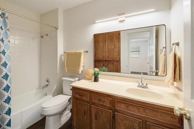 Building Photo - 6519 Hart Ln