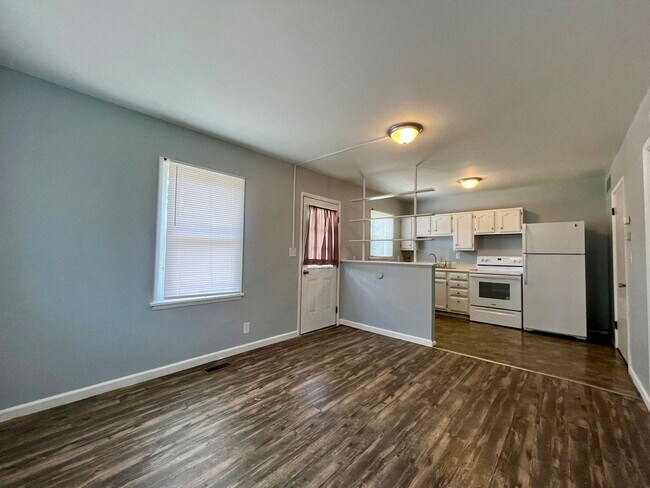 Building Photo - 703 W Main St