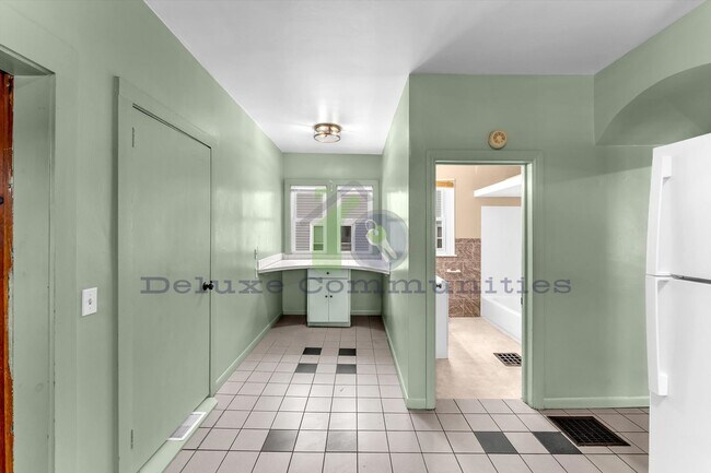 Building Photo - 655 High St SW